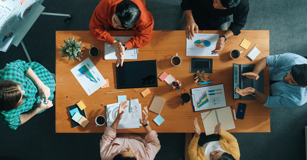 La explosión de los puestos"Ops": desentrañando el hilo común de la ingeniería moderna 